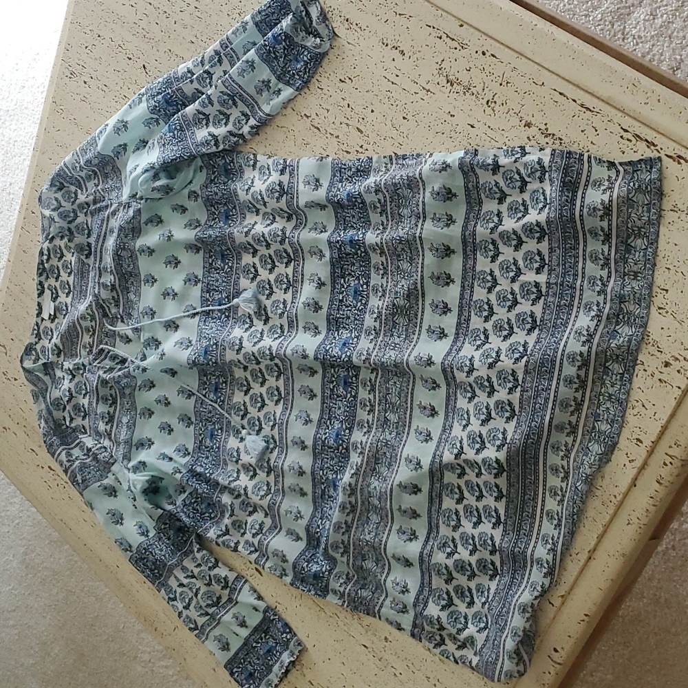 Top - Picture 2 of 2